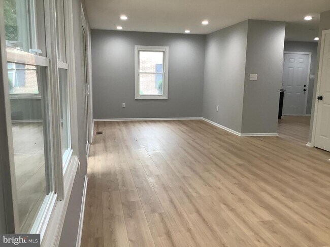 Building Photo - 15114 Laurel Oaks Ln