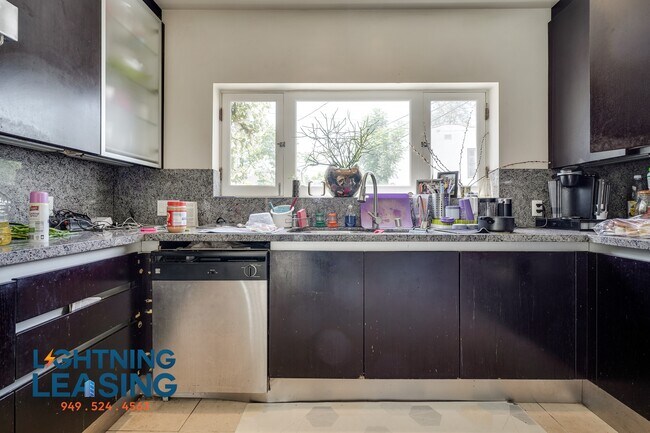 Building Photo - 815 S Highland-1B
