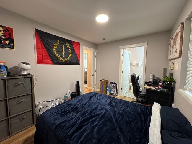 Building Photo - 6 Bed 5 Bath House Newer Updated Near Happy Valley, Fairhaven, WWU