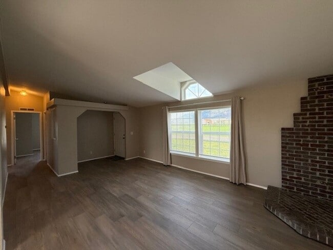 Building Photo - 5556 Rock Rd