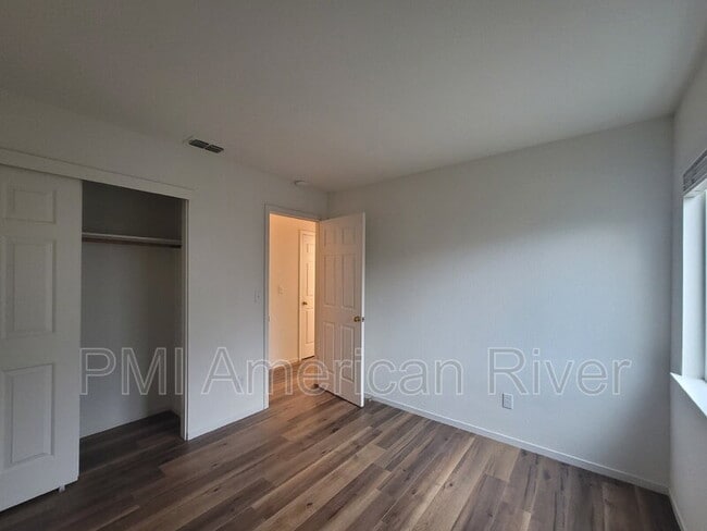 Building Photo - 8695 Misty Ct