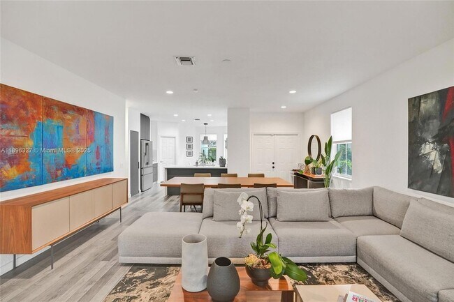 Building Photo - 1725 Winterberry Ln