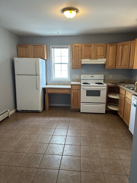 Building Photo - 168 N Main St