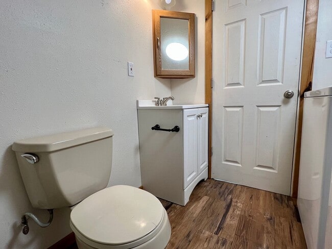 Building Photo - Charming Barn-Style 1BD/1BA – Country Setting
