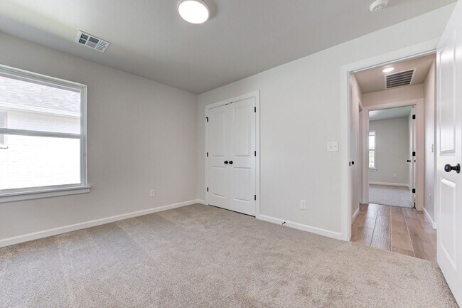 Building Photo - Brand New Home in Mustang!