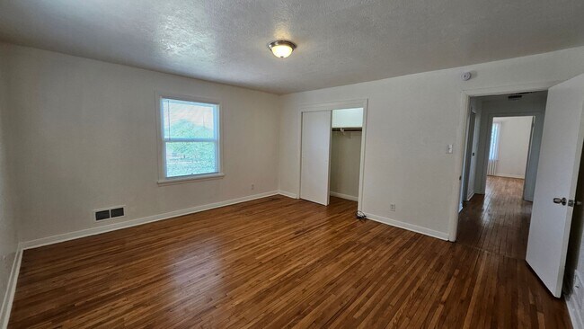 Building Photo - 4600 Mountain Rd NE