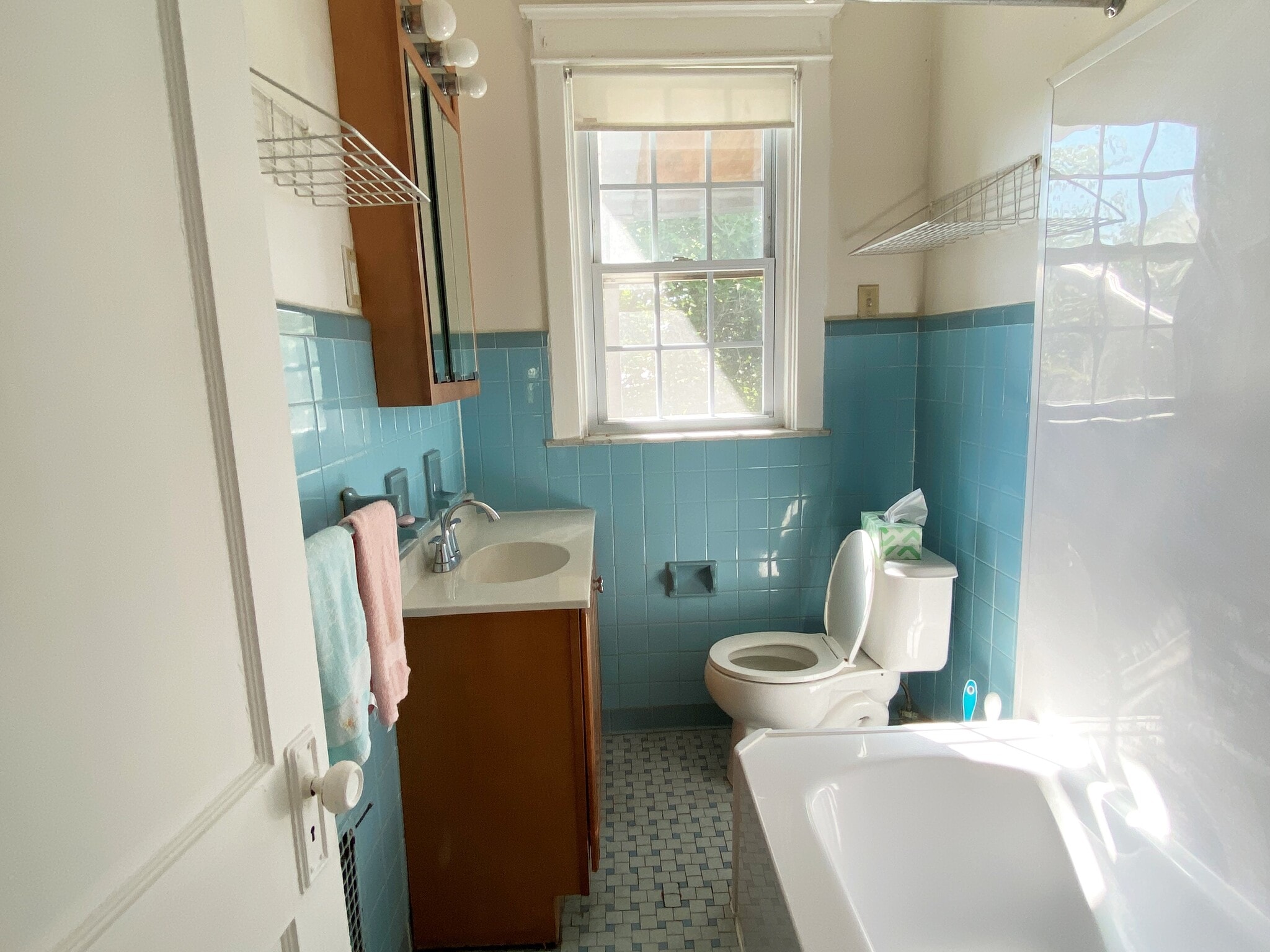 Building Photo - 624 Hastings St