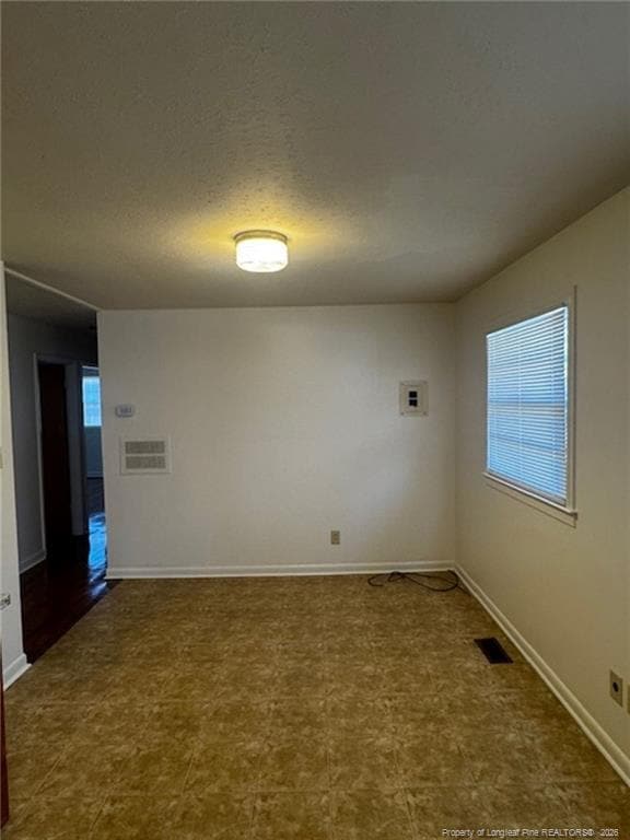 Building Photo - 1305 E 13th St