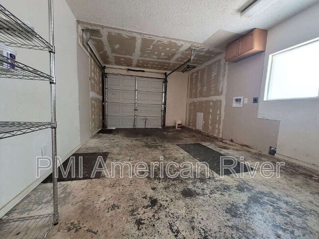 Building Photo - 10368 S White Rock Rd