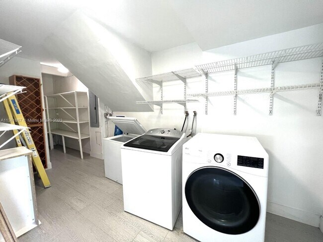 Building Photo - 7720 SW 147th Terrace