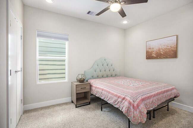 Building Photo - 5518 Rosslyn Rd