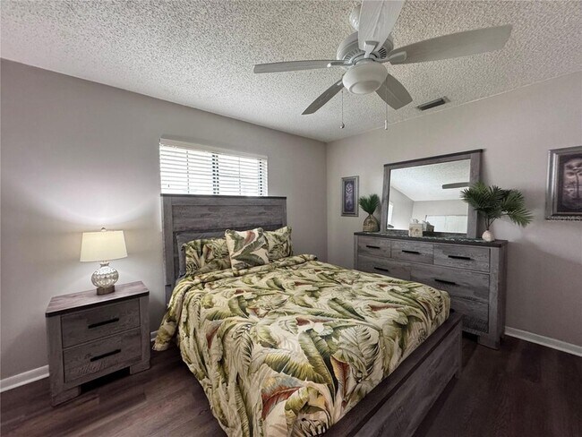 Building Photo - 290 Rotonda Cir