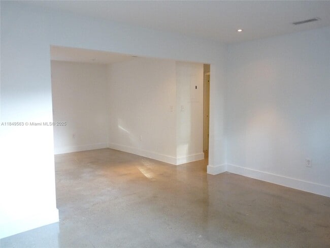 Building Photo - 453 NE 70th St