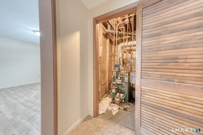 Building Photo - 5 Cutler Ln