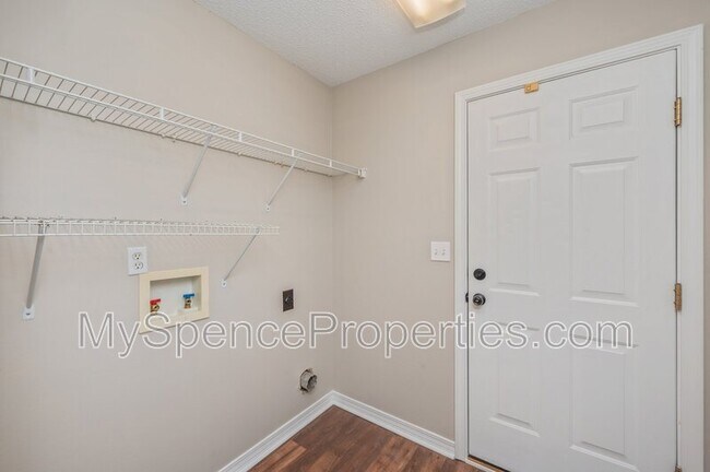 Building Photo - 138 Jeff Dr