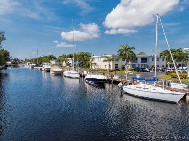 Building Photo - 6201 Bay Club Dr