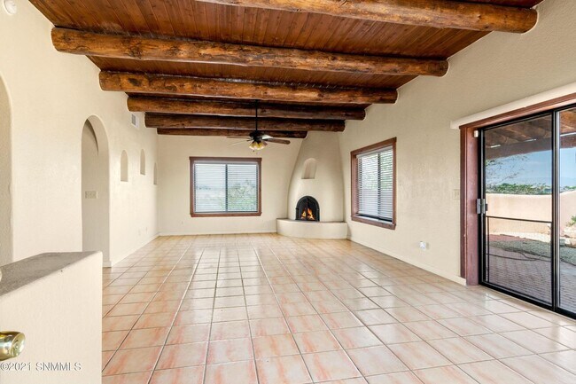 Building Photo - Amazing views, seated on 5 acres