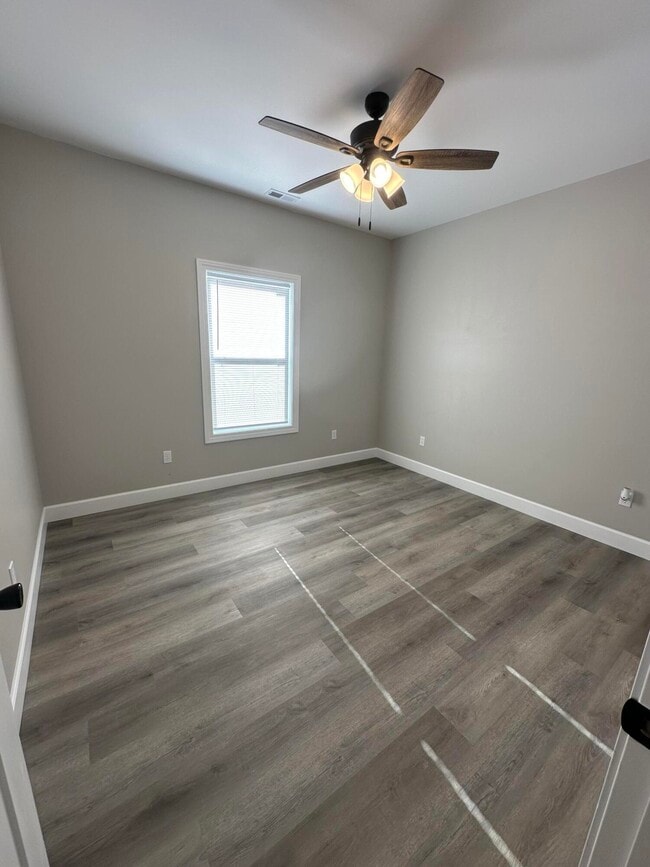 Building Photo - 726 Vine Dr