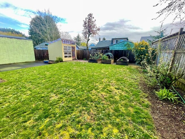 Building Photo - Beautiful 3bd/1bath South Tabor Bungalow w...