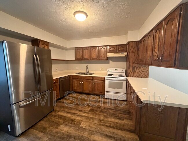 Building Photo - 8810 Great Family Trl