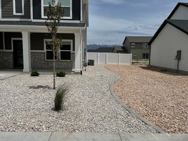 Building Photo - 4 bedroom/2.5 bathroom House in West Point