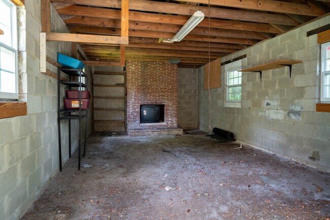 Building Photo - 3159 Wilcox Ave