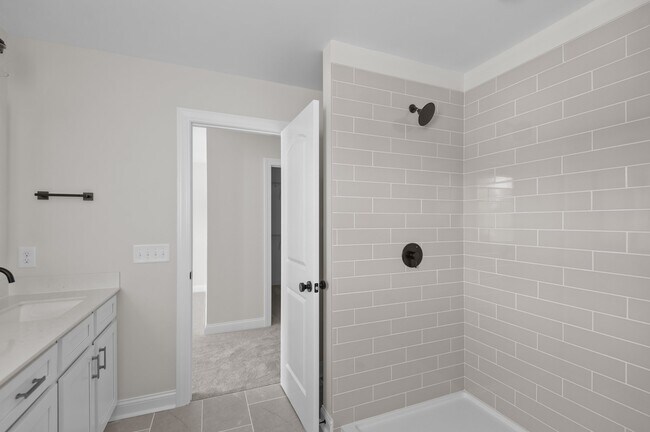 Building Photo - 4400 Laurel Rdg Dr