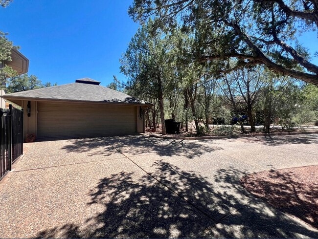 Building Photo - Furnished, 1-Year Long-Term Rental