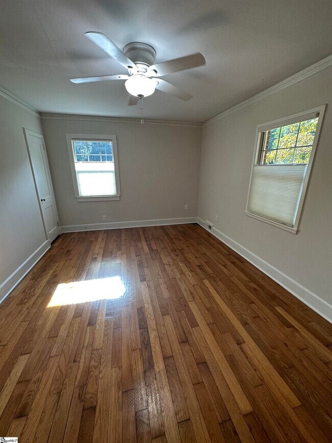 Building Photo - 600 University Ridge