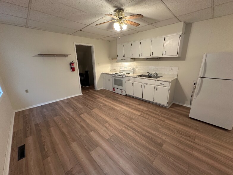 Building Photo - 148 S 17th St