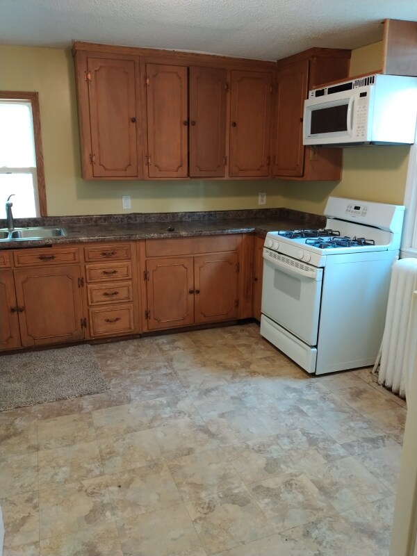 Building Photo - 2720 N Girard Ave