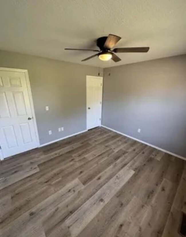 Building Photo - 5 bed/3 bath house