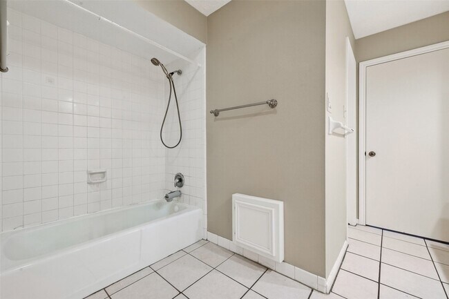 Building Photo - 18111 Shireoak Dr
