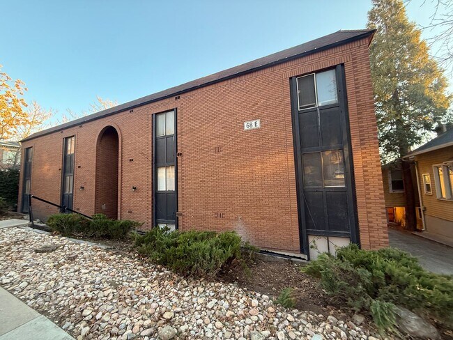 Building Photo - Large Private Girl  Room Downtown ASAP - Balcony, Storage and more