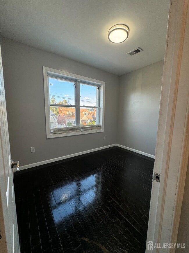 Building Photo - 537 Harding Ave