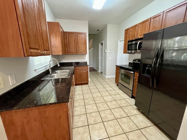Building Photo - 8202 Downpatrick Ct