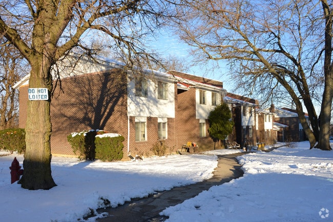 Building Photo - Parkview Arms I & II