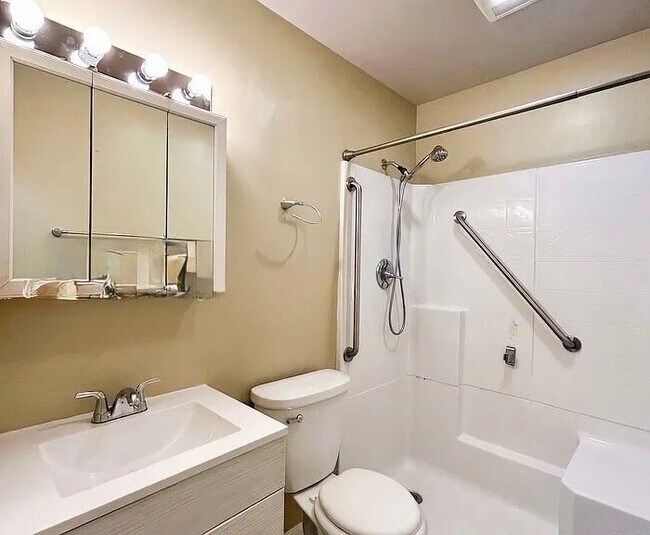 Building Photo - 10814 Bluebell Dr