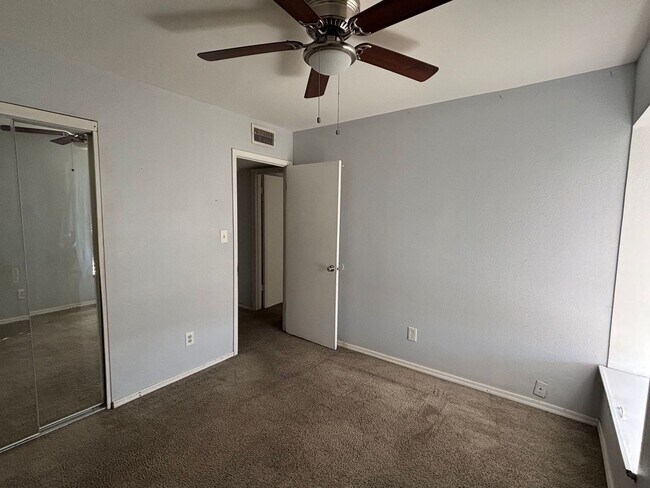 Building Photo - Charming 2 bedroom townhome in Phoenix!