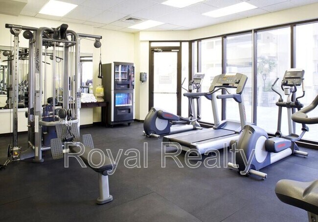 Building Photo - 445 Seaside Ave