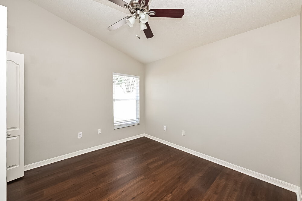 Building Photo - 12903 Lake Vista Dr