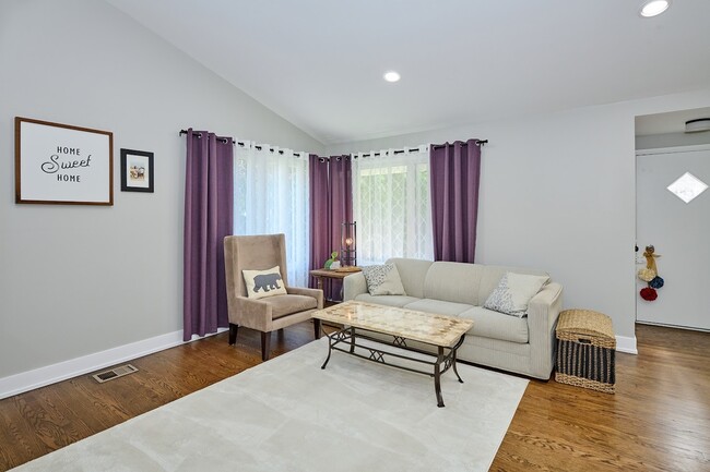 Building Photo - 1226 Longmeadow Dr
