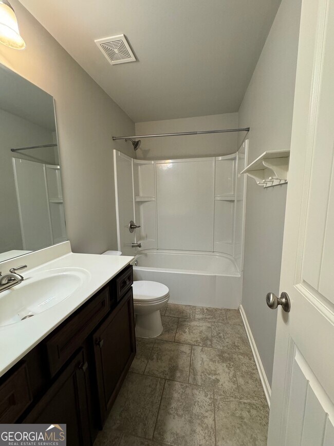 Building Photo - 829 Hawkins Creek Dr