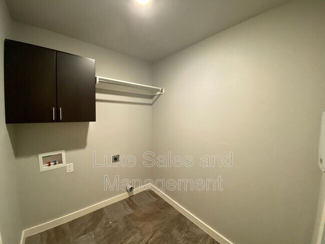 Building Photo - 17604 Sunny Hollow Rd