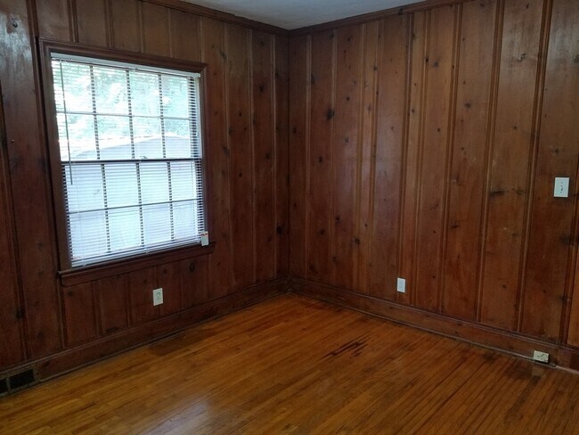 Building Photo - 3525 Draper Ave