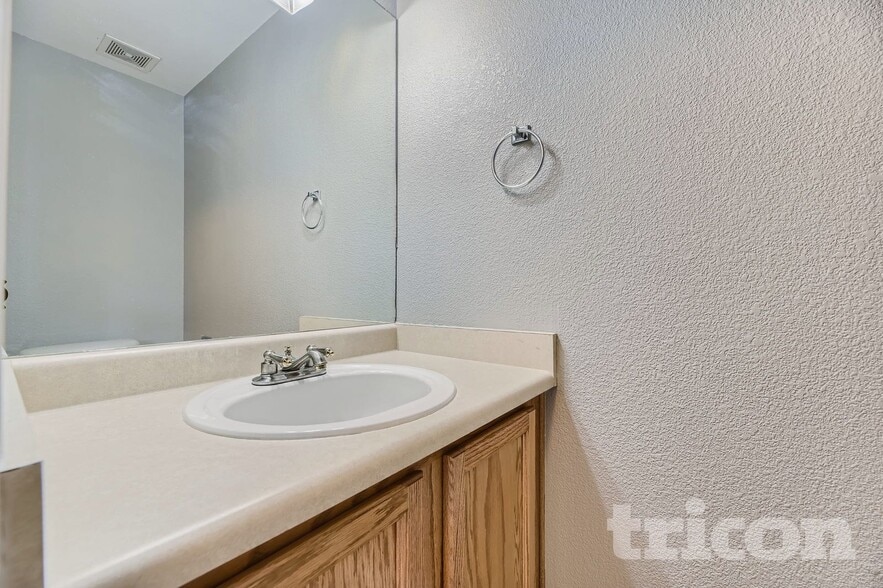 Building Photo - 12450 S Hollow Creek Ct