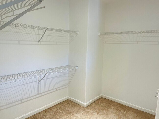 Building Photo - 4285 Bromley Ct