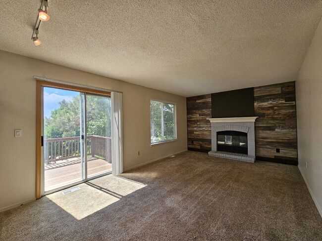 Building Photo - 6532 Freeport Dr