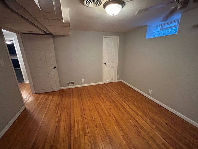 Building Photo - Updated Garden-Level 1BR with Patio & Parking