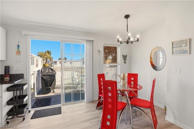 Building Photo - 158 Nanaimo Trail